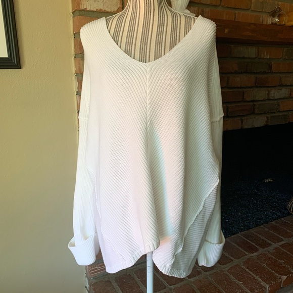 Free People Sweaters - NWT Free People La Brea White V-Neck Sweater Sz L